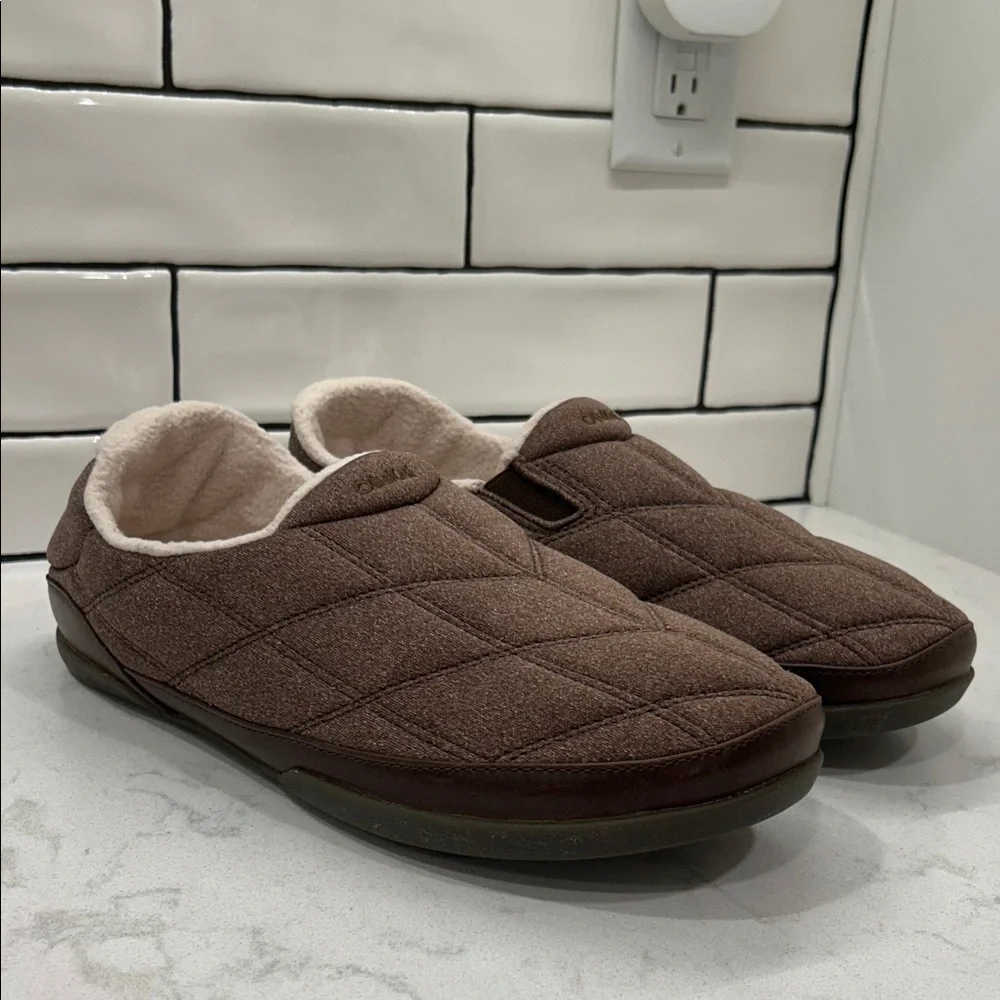 OluKai Puku'i Slipper Toffee Quilted Slippers with Cream Lining Men’s 13 NWT